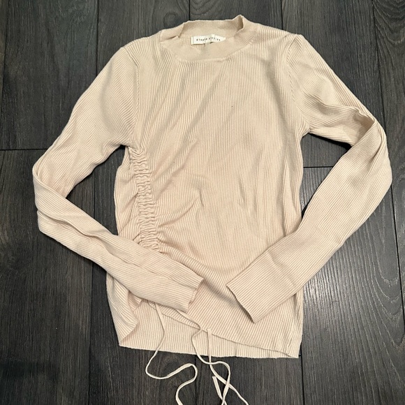 Side cinch top - Picture 1 of 3